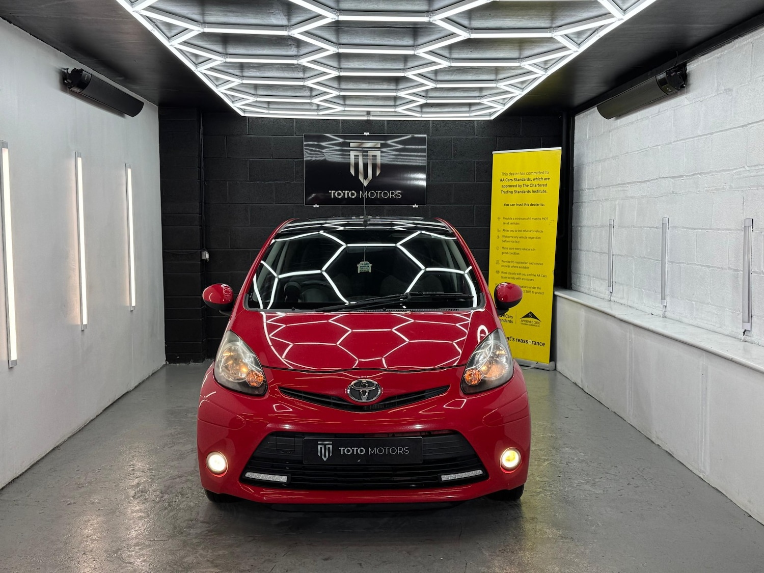 Used Toyota AYGO 2013 for sale - 76751752: Photo 2