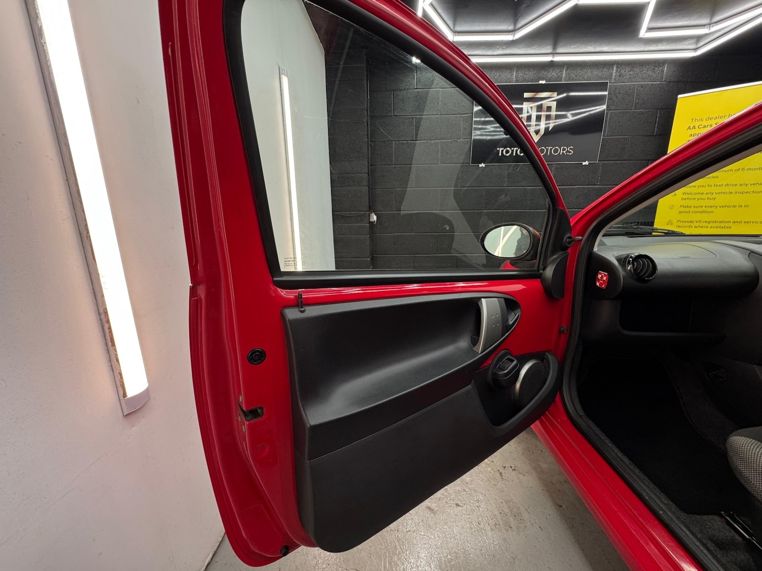 Used Toyota AYGO 2013 for sale - 76751752: Photo 23