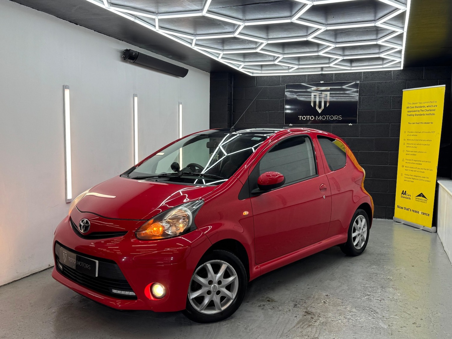 Used Toyota AYGO 2013 for sale - 76751752: Photo 6