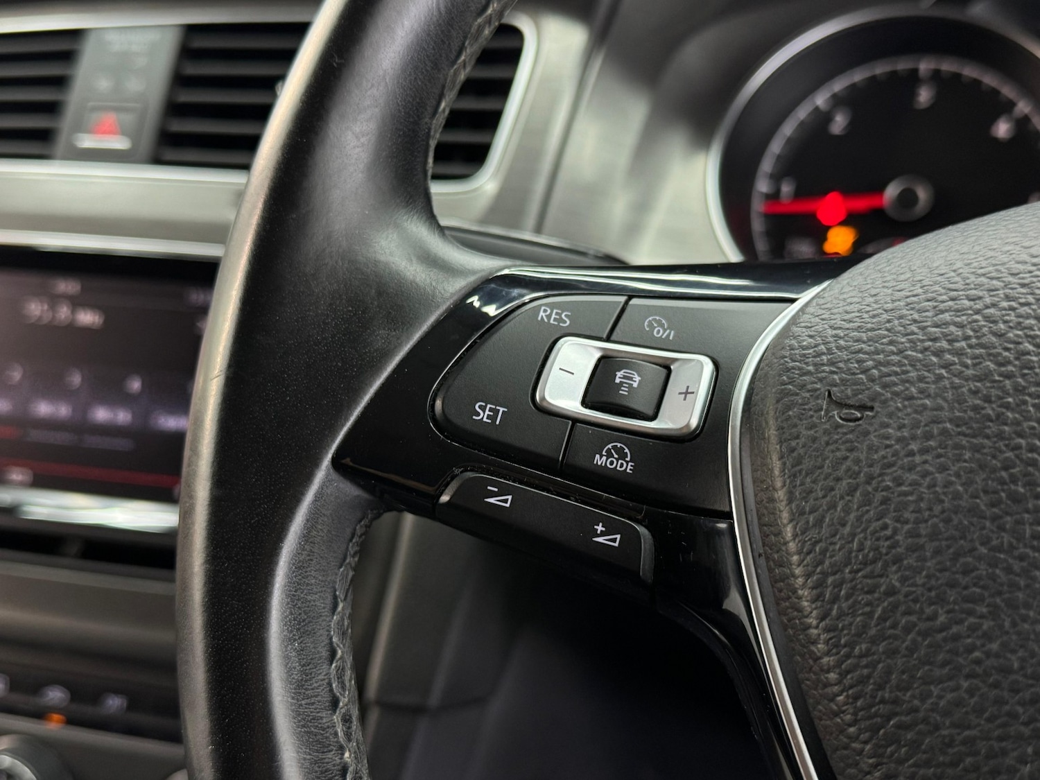 Used Volkswagen Golf 2013 for sale - 76751776: Photo 23