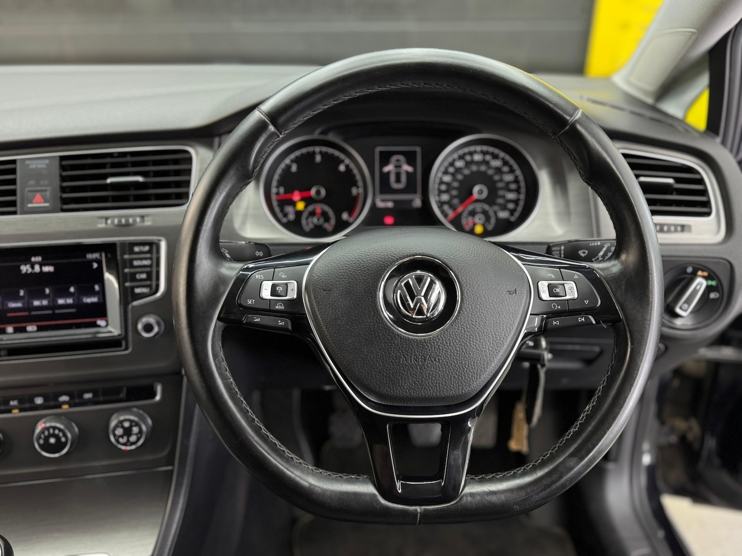 Used Volkswagen Golf 2013 for sale - 76751776: Photo 27