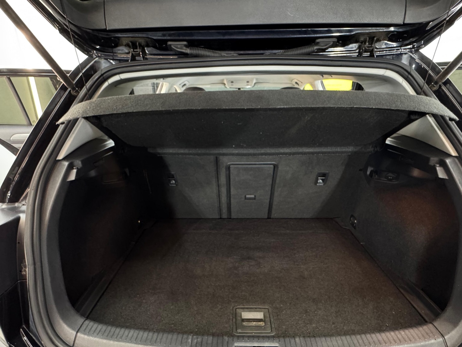 Used Volkswagen Golf 2013 for sale - 76751776: Photo 32