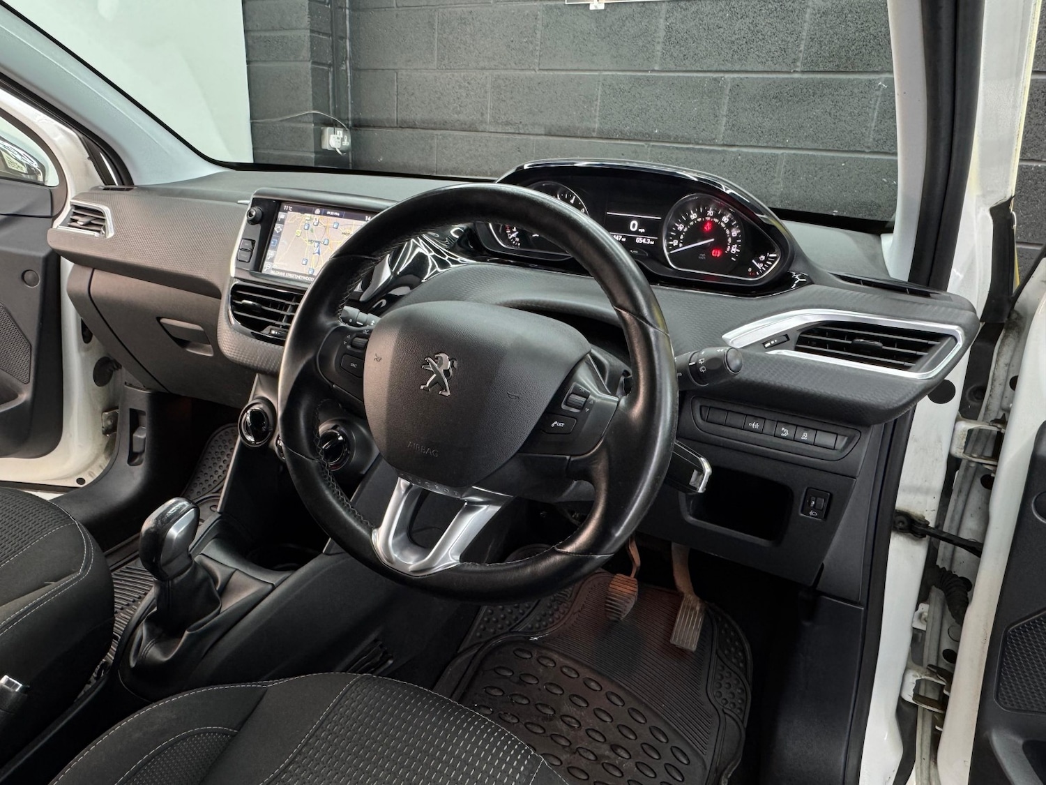 Used Peugeot 208 2016 for sale - 77145169: Photo 17