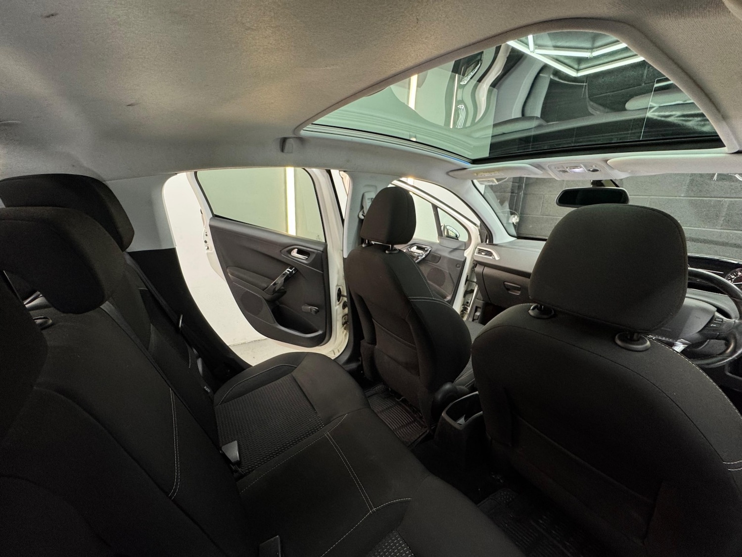 Used Peugeot 208 2016 for sale - 77145169: Photo 36