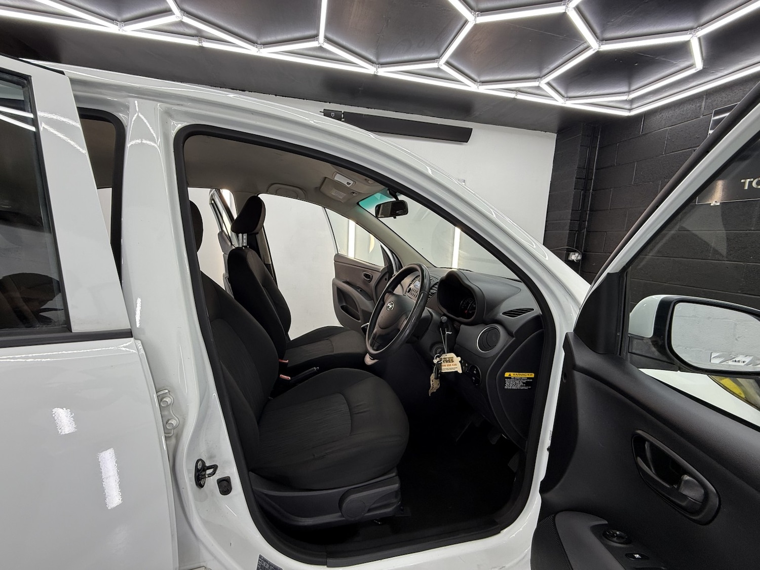 Used Hyundai i10 2013 for sale - 76510841: Photo 19