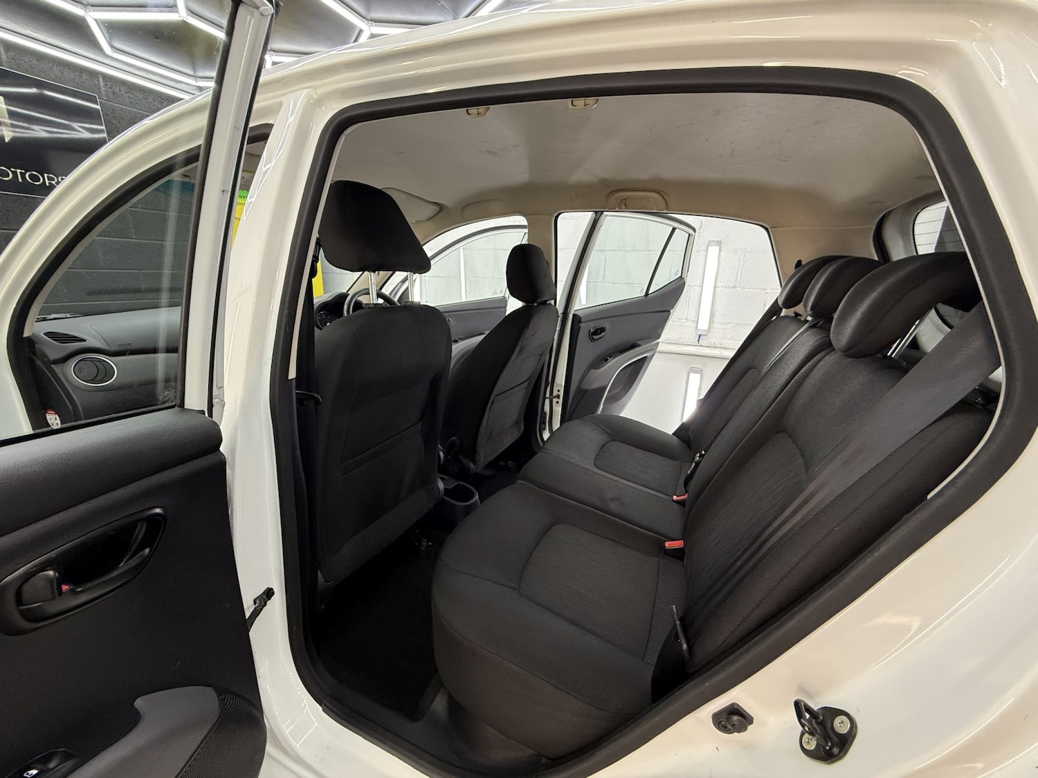 Used Hyundai i10 2013 for sale - 76510841: Photo 37