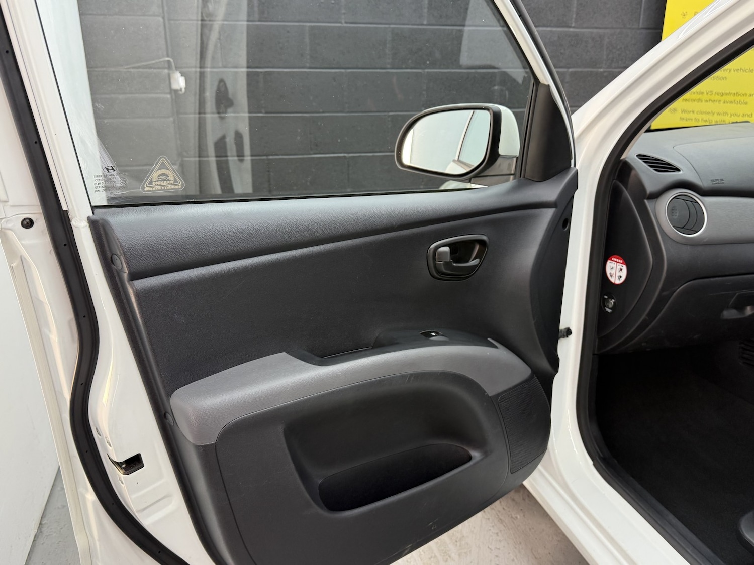 Used Hyundai i10 2013 for sale - 76510841: Photo 41