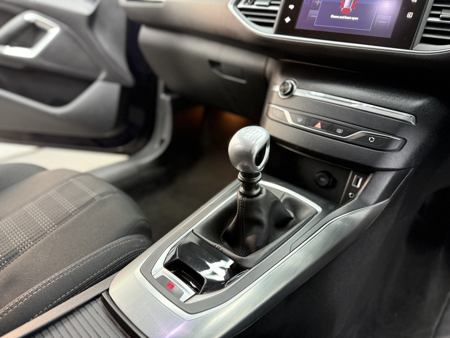 Used Peugeot 308 2016 for sale - 77558538: Photo 25