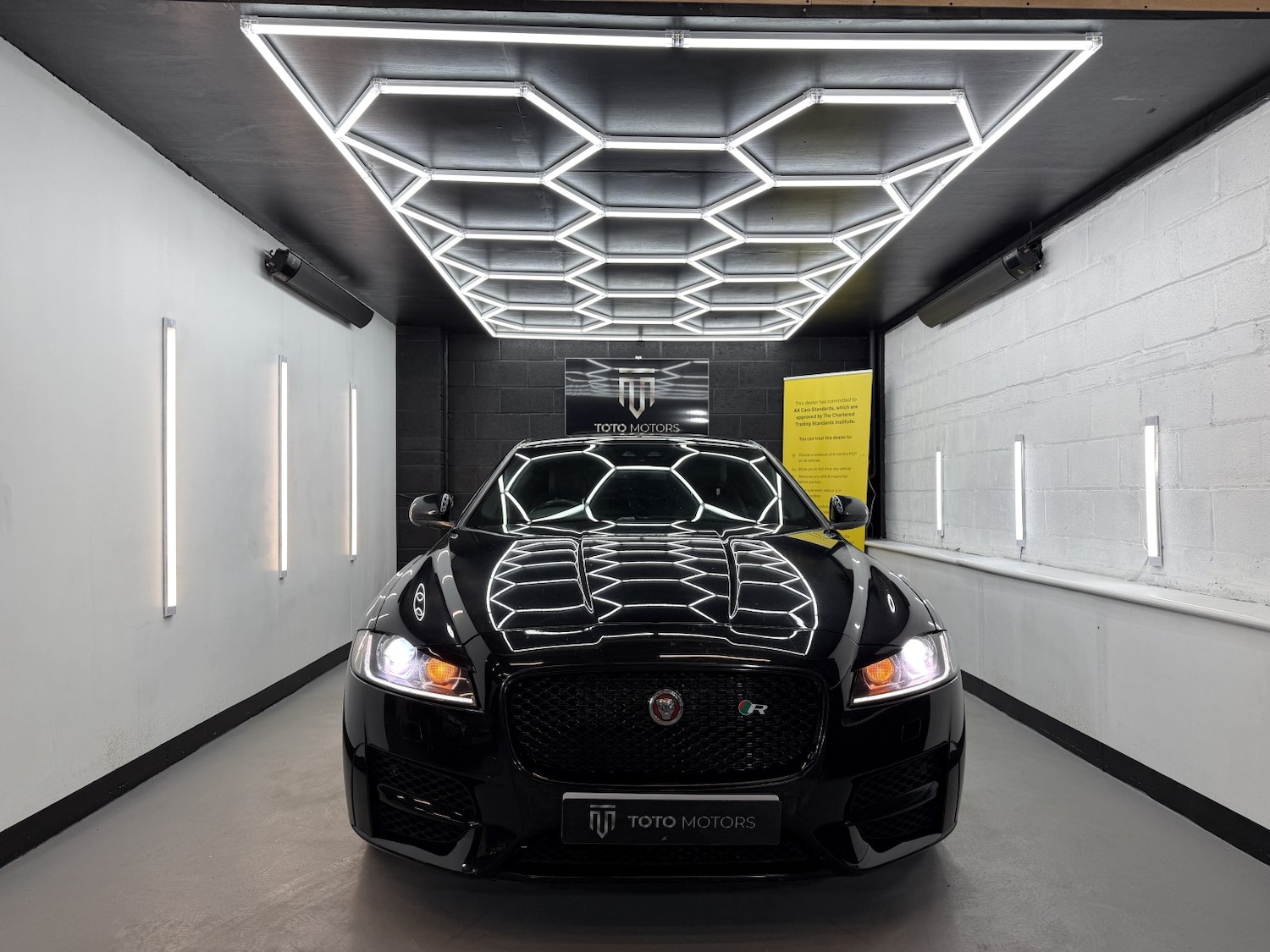 Used Jaguar XF 2015 for sale - 77802637: Photo 2