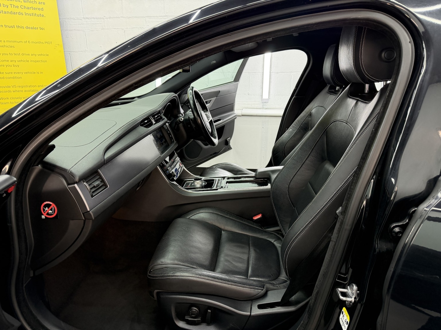 Used Jaguar XF 2015 for sale - 77802637: Photo 25