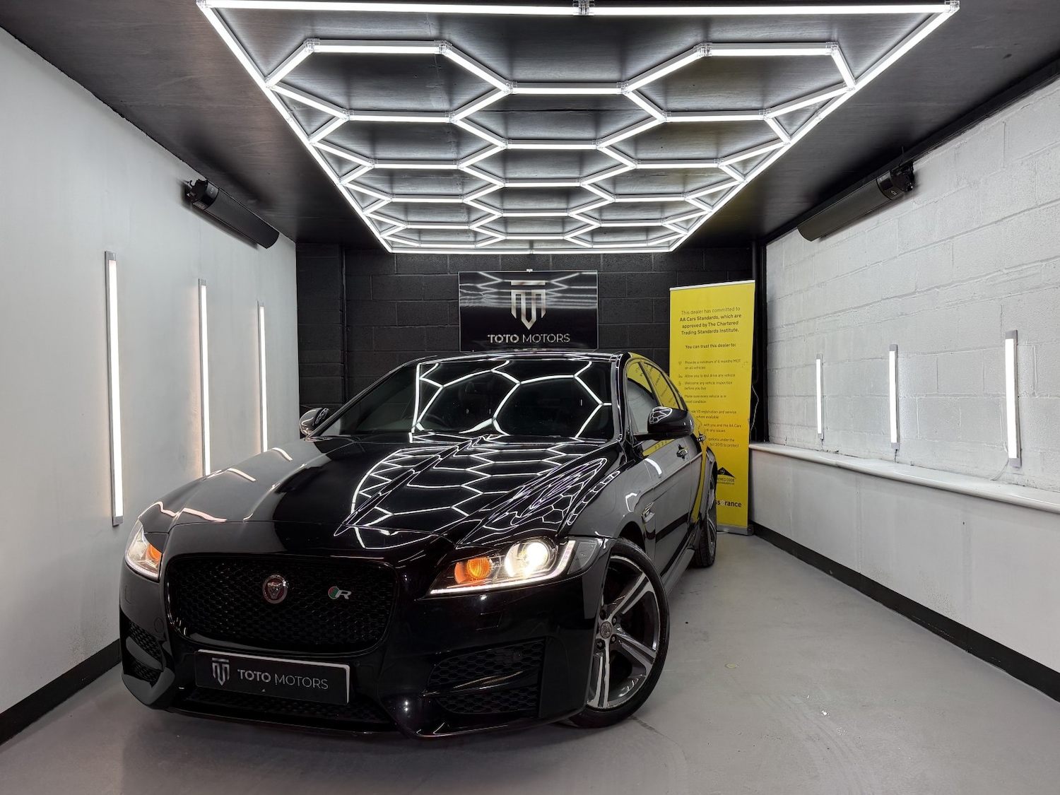 Used Jaguar XF 2015 for sale - 77802637: Photo 3