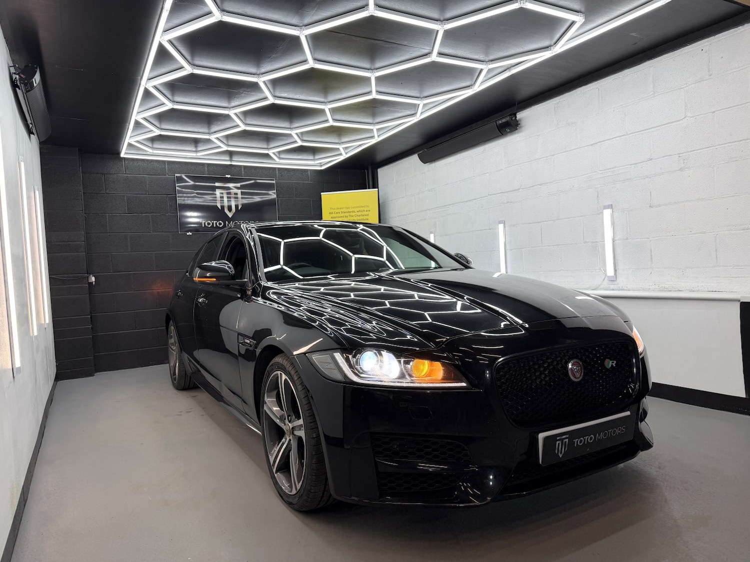 Used Jaguar XF 2015 for sale - 77802637: Photo 4