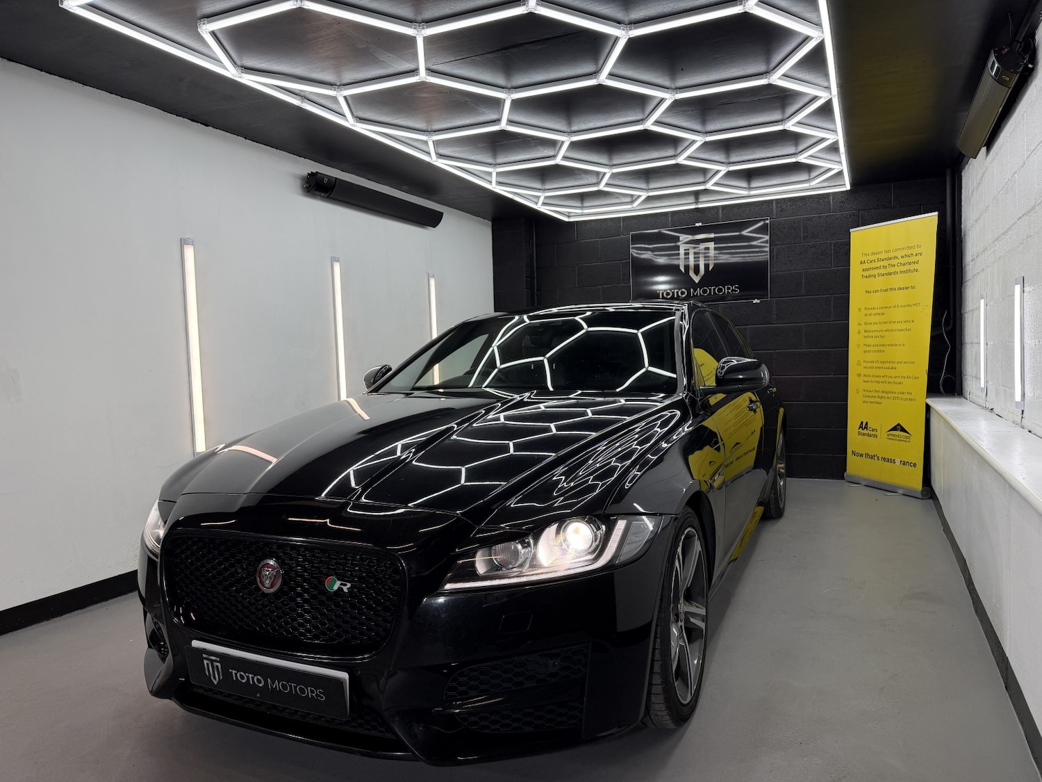 Used Jaguar XF 2015 for sale - 77802637: Photo 5