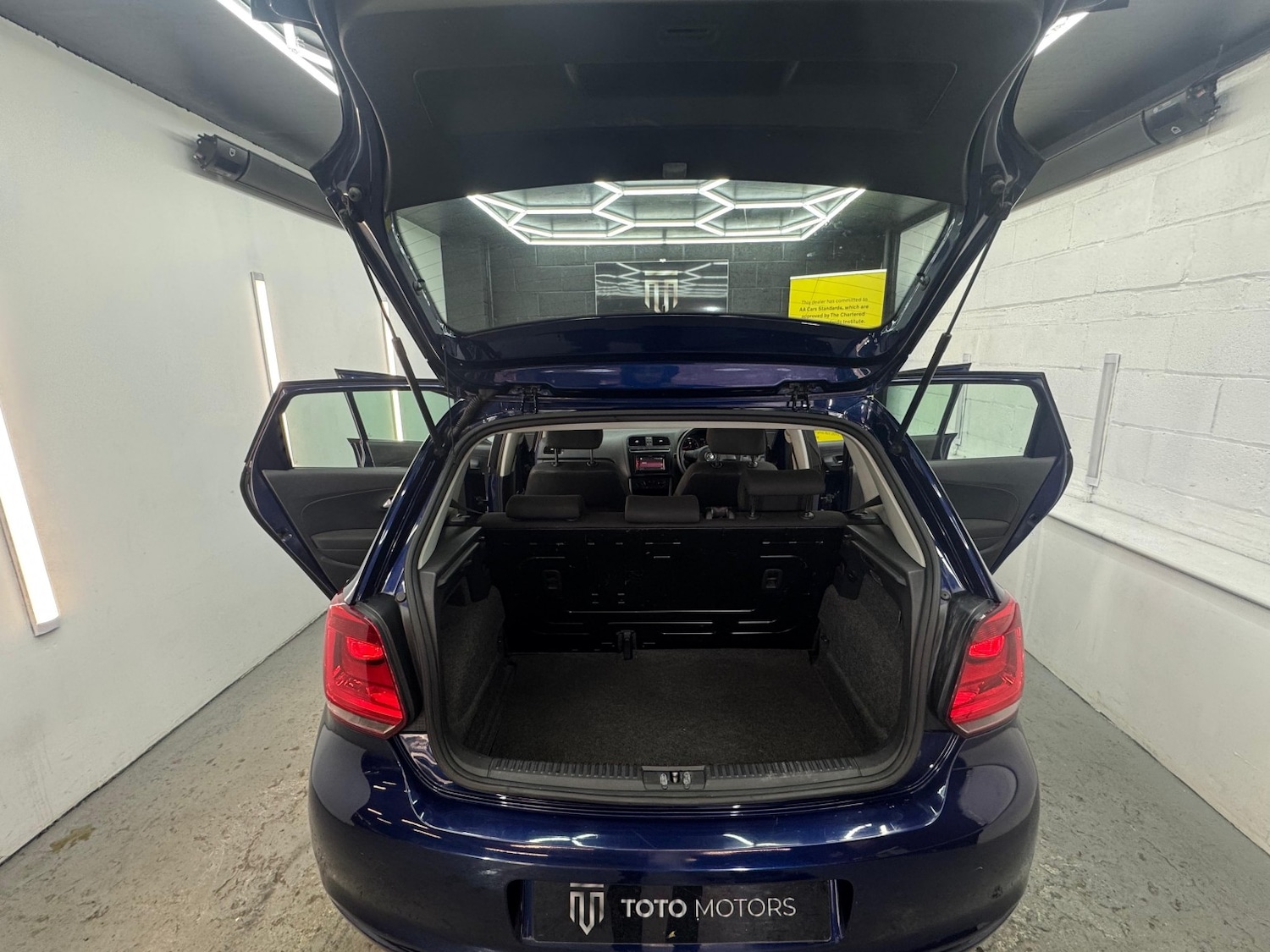 Used Volkswagen Polo 2010 for sale - 76941751: Photo 29