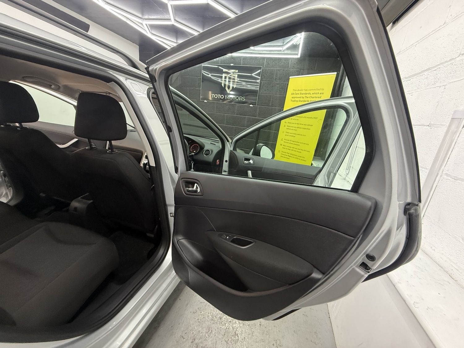 Used Peugeot 308 SW 2011 for sale - 76257652: Photo 21