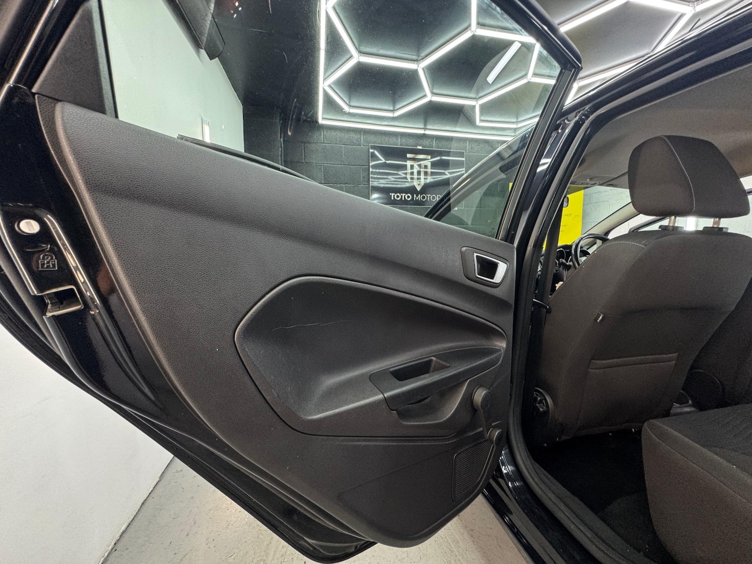 Used Ford Fiesta 2015 for sale - 77145168: Photo 30