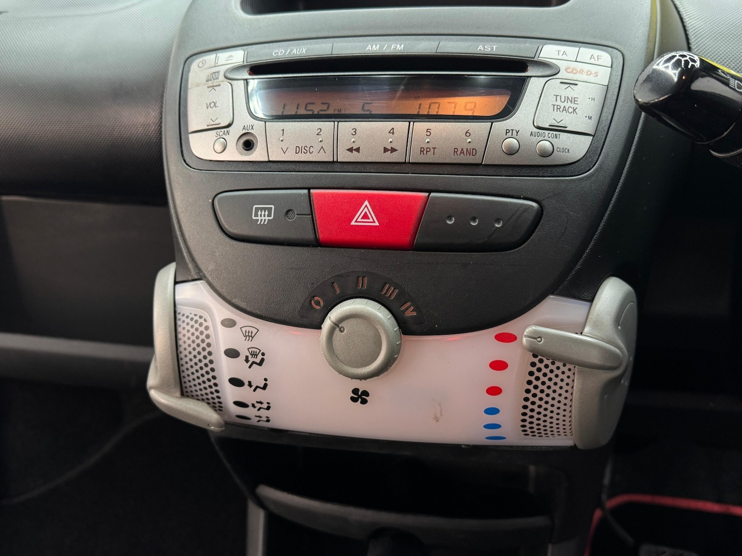 Used Toyota AYGO 2013 for sale - 77145160: Photo 30