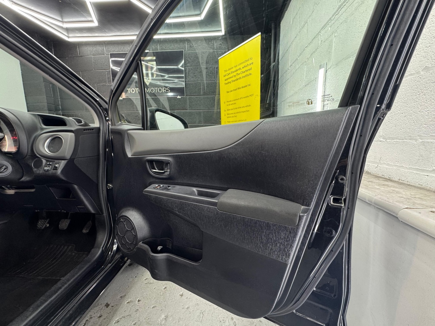 Used Toyota Yaris 2012 for sale - 76476957: Photo 15