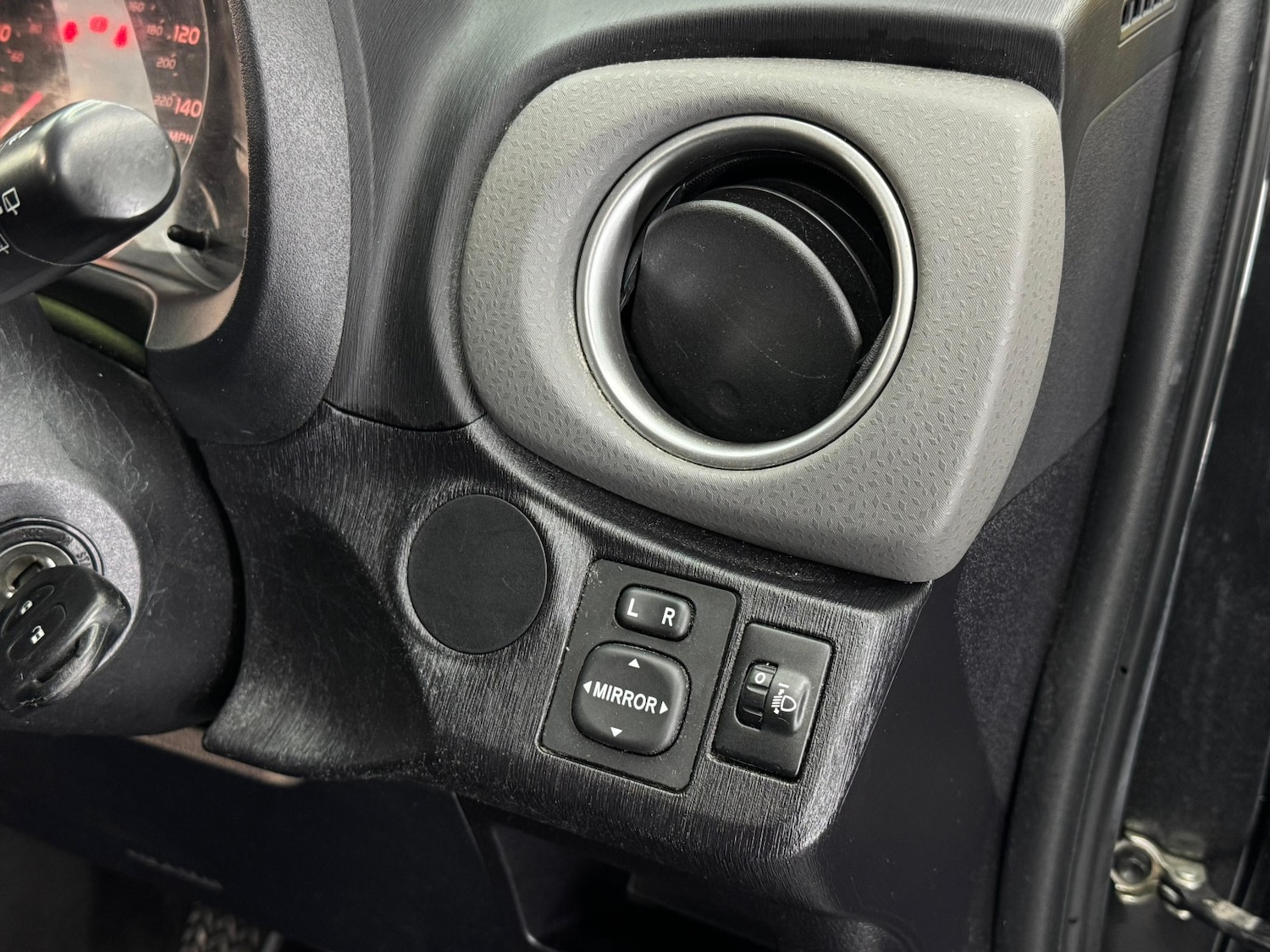 Used Toyota Yaris 2012 for sale - 76476957: Photo 31