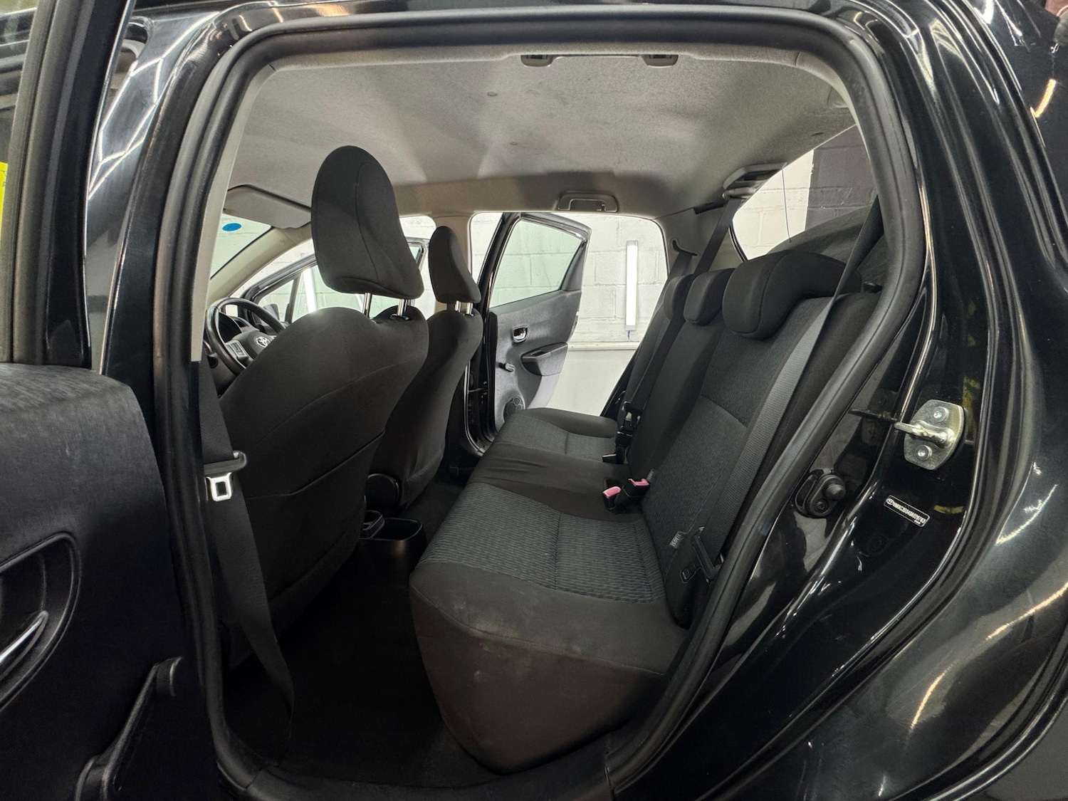 Used Toyota Yaris 2012 for sale - 76476957: Photo 38