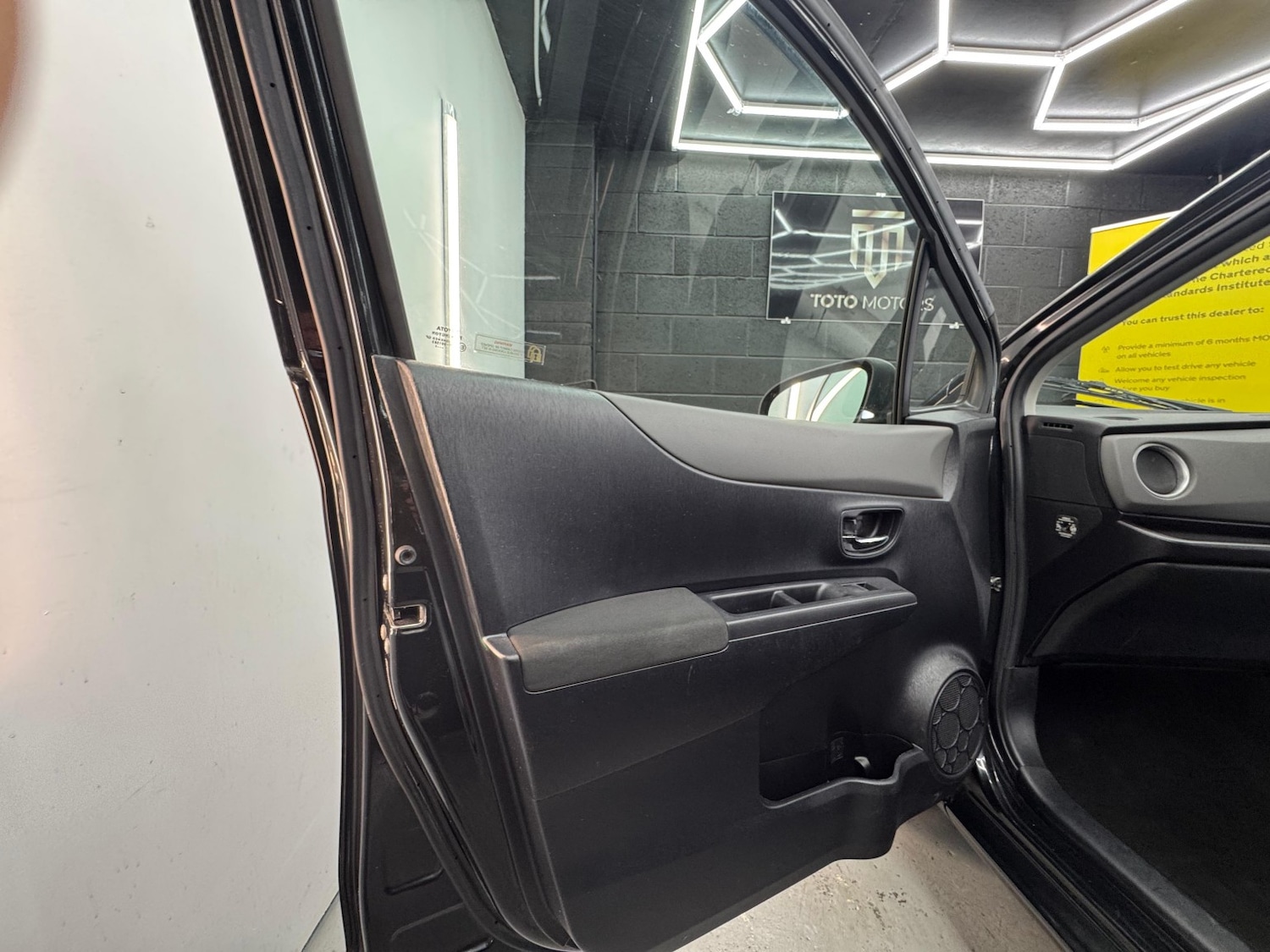 Used Toyota Yaris 2012 for sale - 76476957: Photo 40