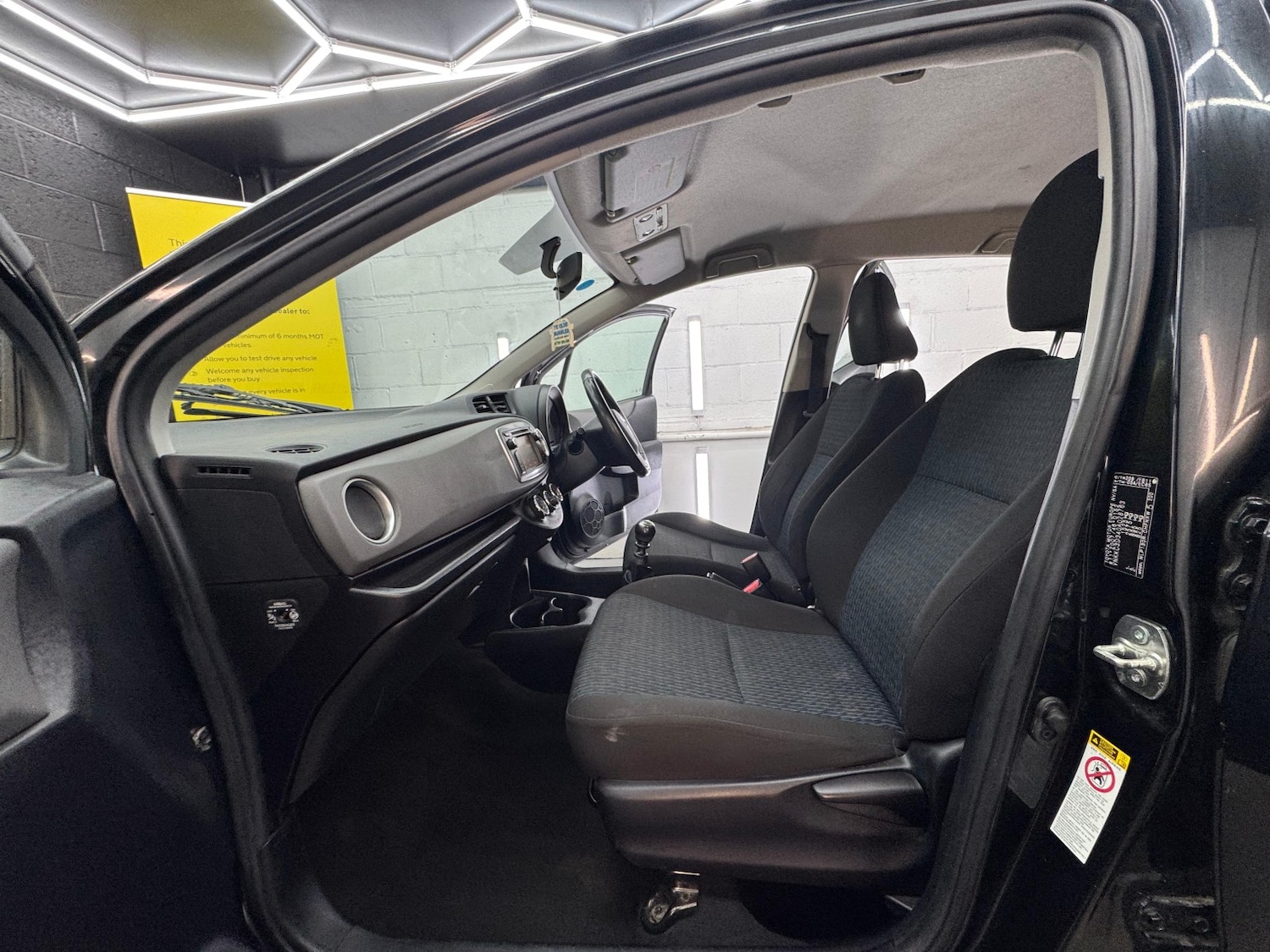 Used Toyota Yaris 2012 for sale - 76476957: Photo 41