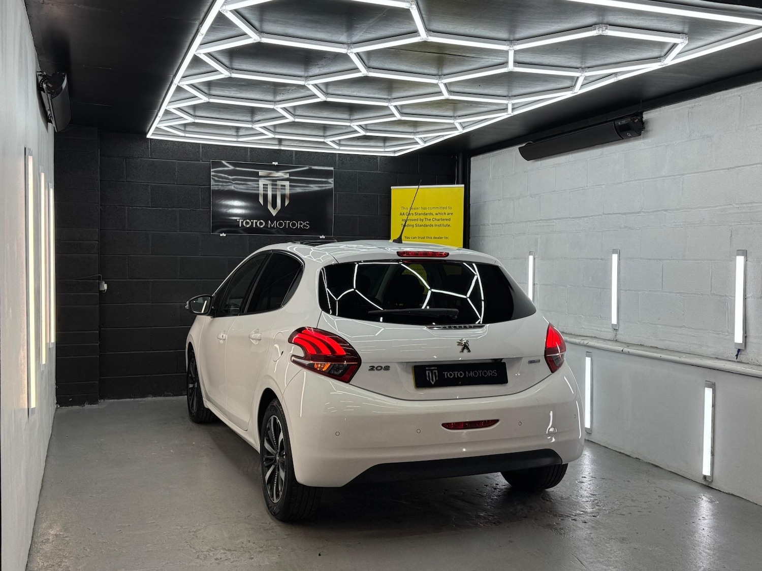 Used Peugeot 208 2016 for sale - 76421905: Photo 10