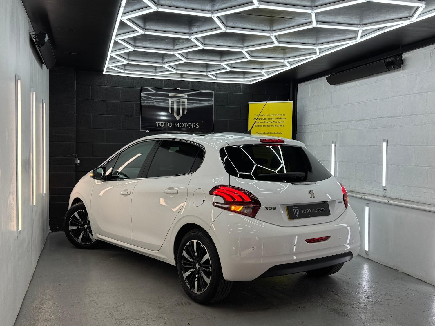 Used Peugeot 208 2016 for sale - 76421905: Photo 12