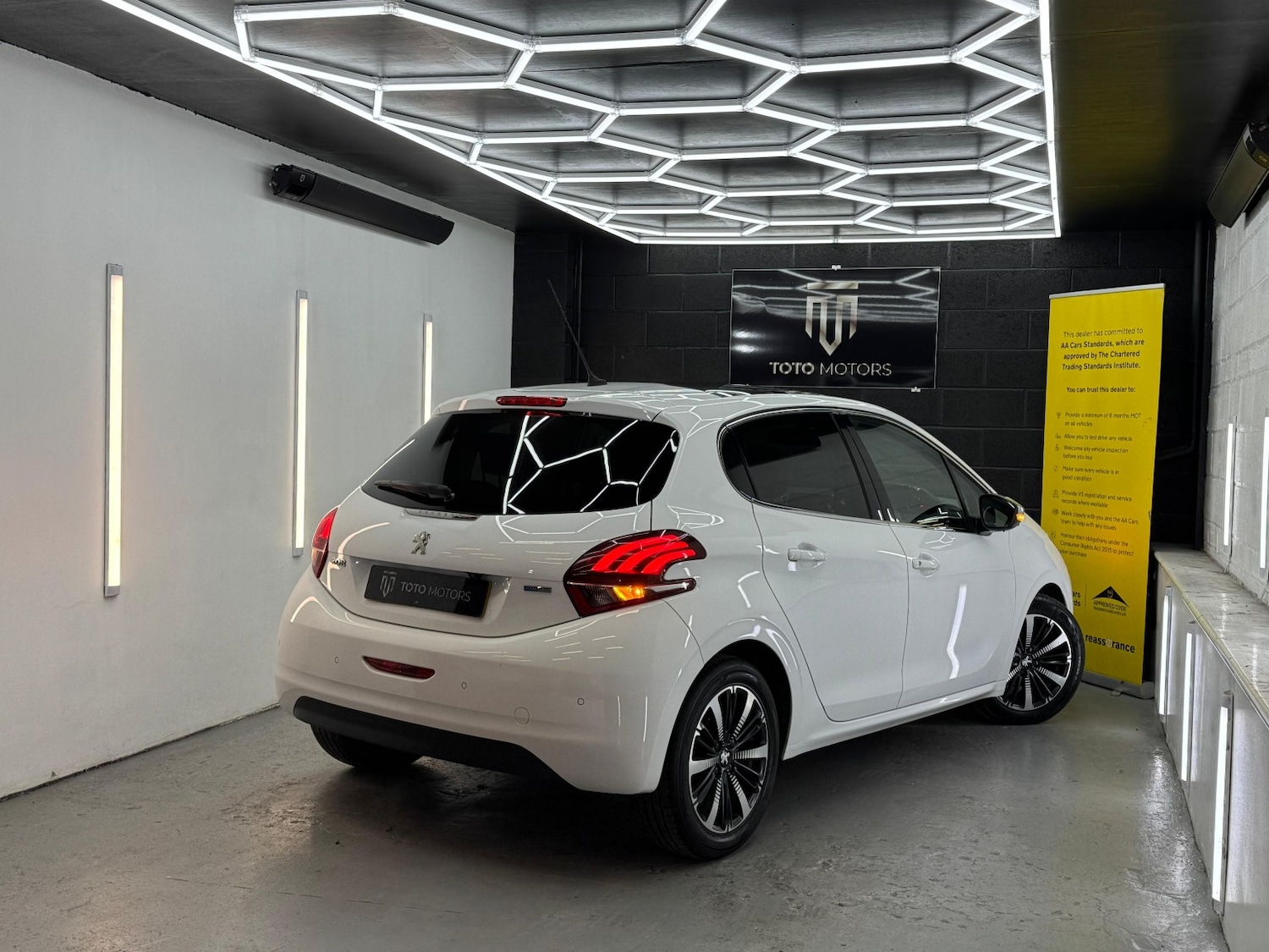 Used Peugeot 208 2016 for sale - 76421905: Photo 13