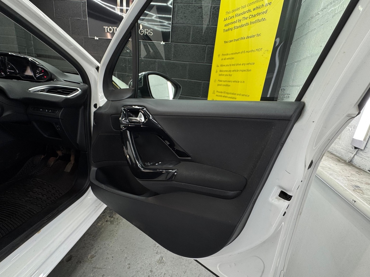 Used Peugeot 208 2016 for sale - 76421905: Photo 14