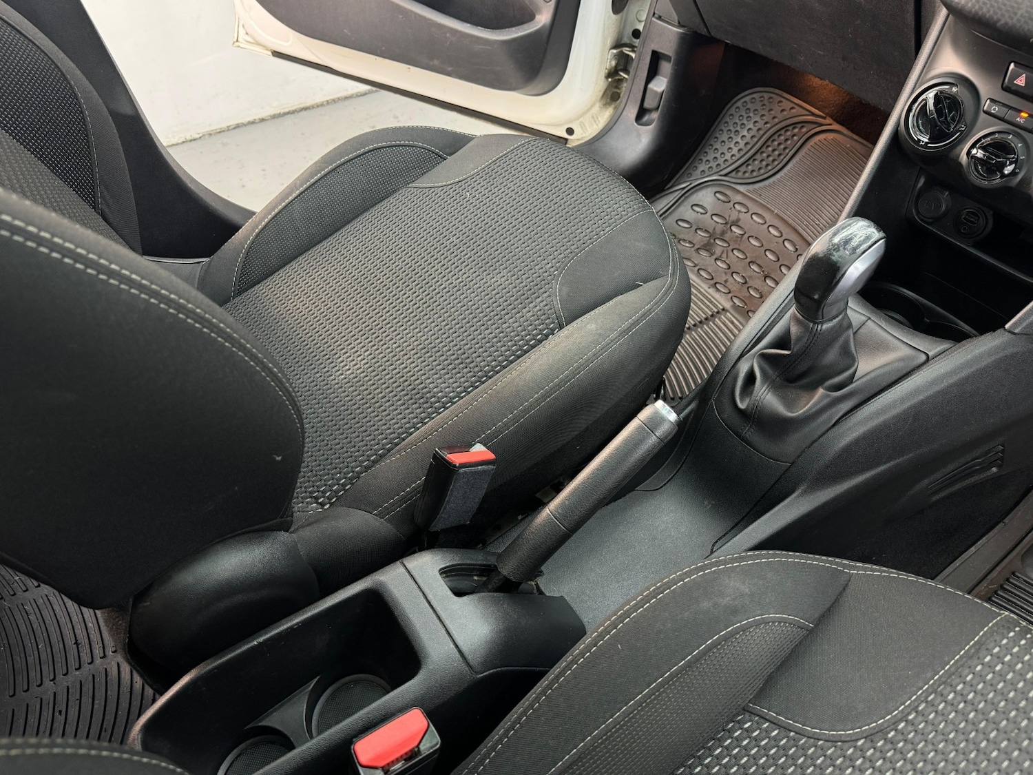 Used Peugeot 208 2016 for sale - 76421905: Photo 24