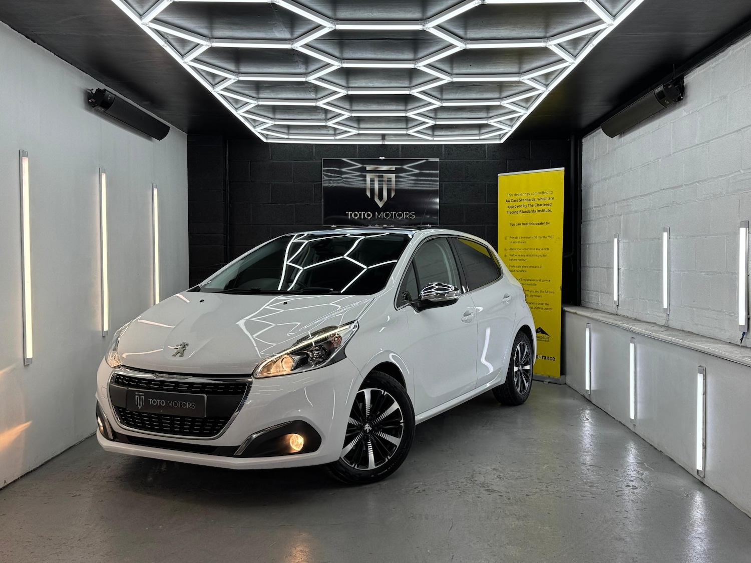 Used Peugeot 208 2016 for sale - 76421905: Photo 3