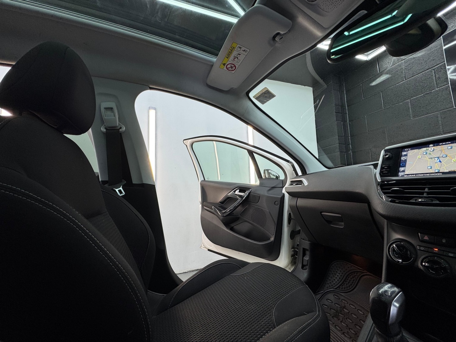 Used Peugeot 208 2016 for sale - 76421905: Photo 32