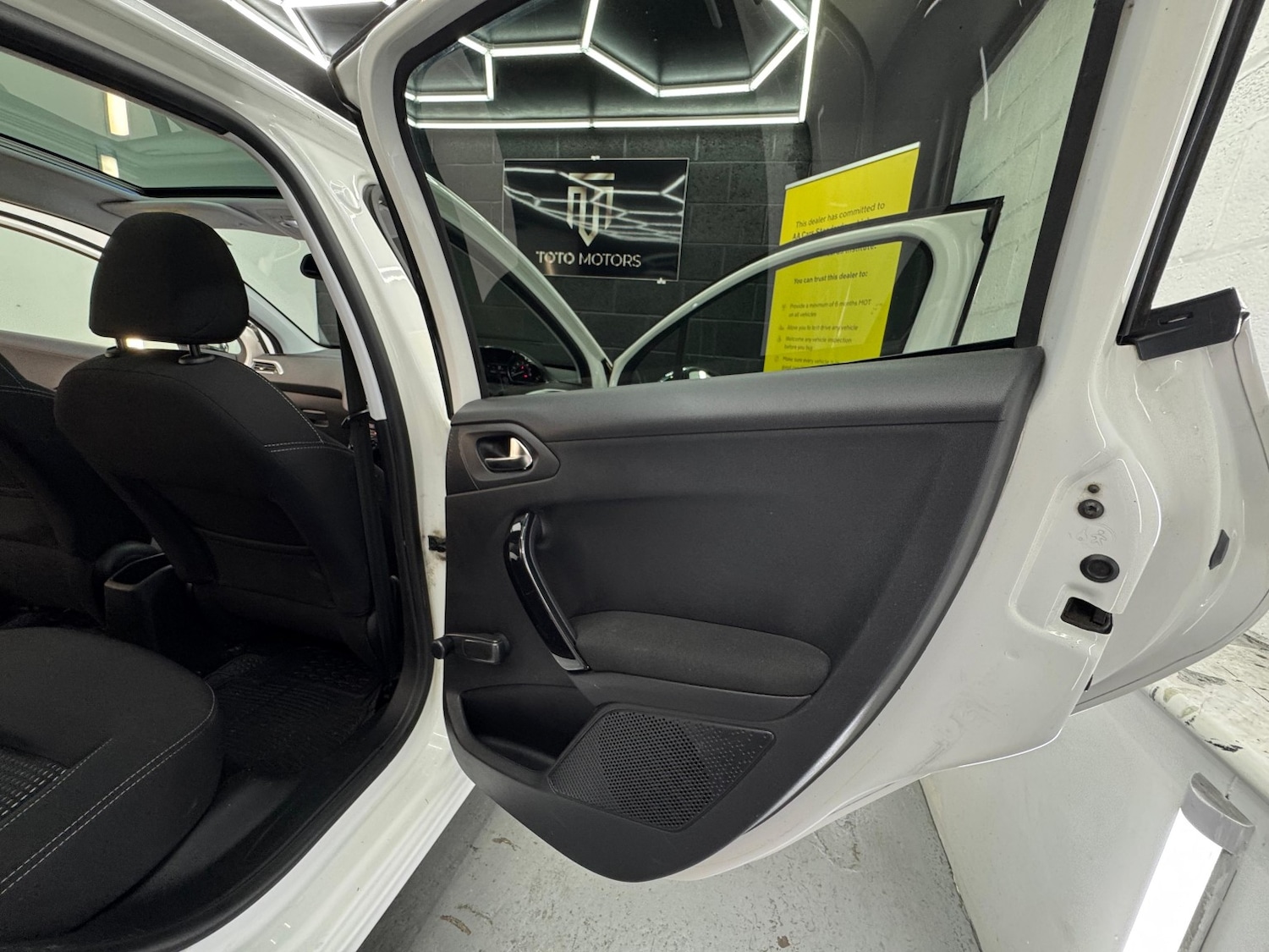 Used Peugeot 208 2016 for sale - 76421905: Photo 34