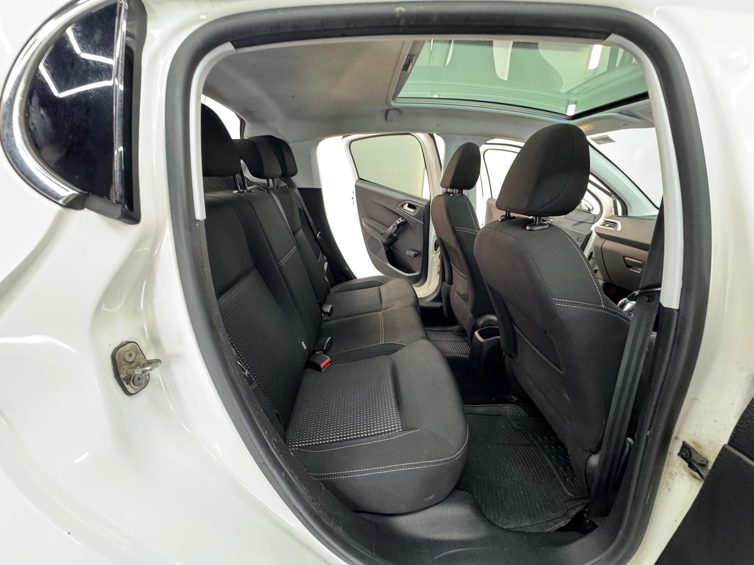 Used Peugeot 208 2016 for sale - 76421905: Photo 35