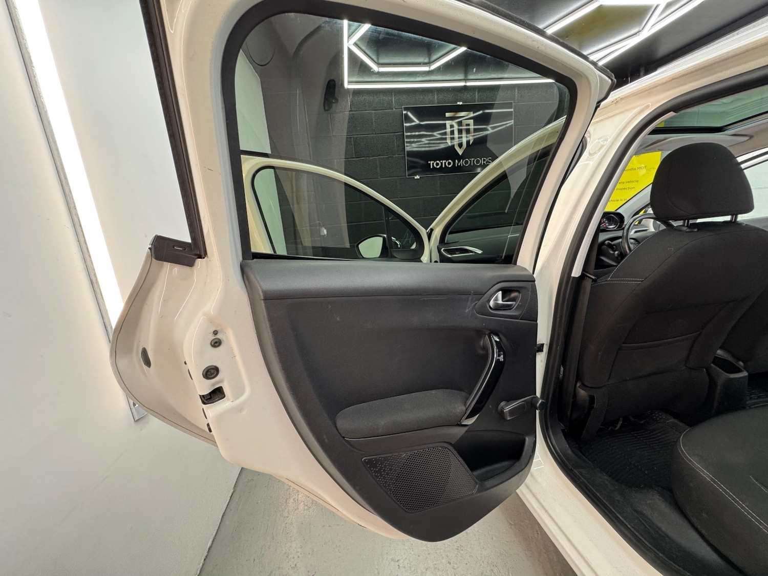 Used Peugeot 208 2016 for sale - 76421905: Photo 39