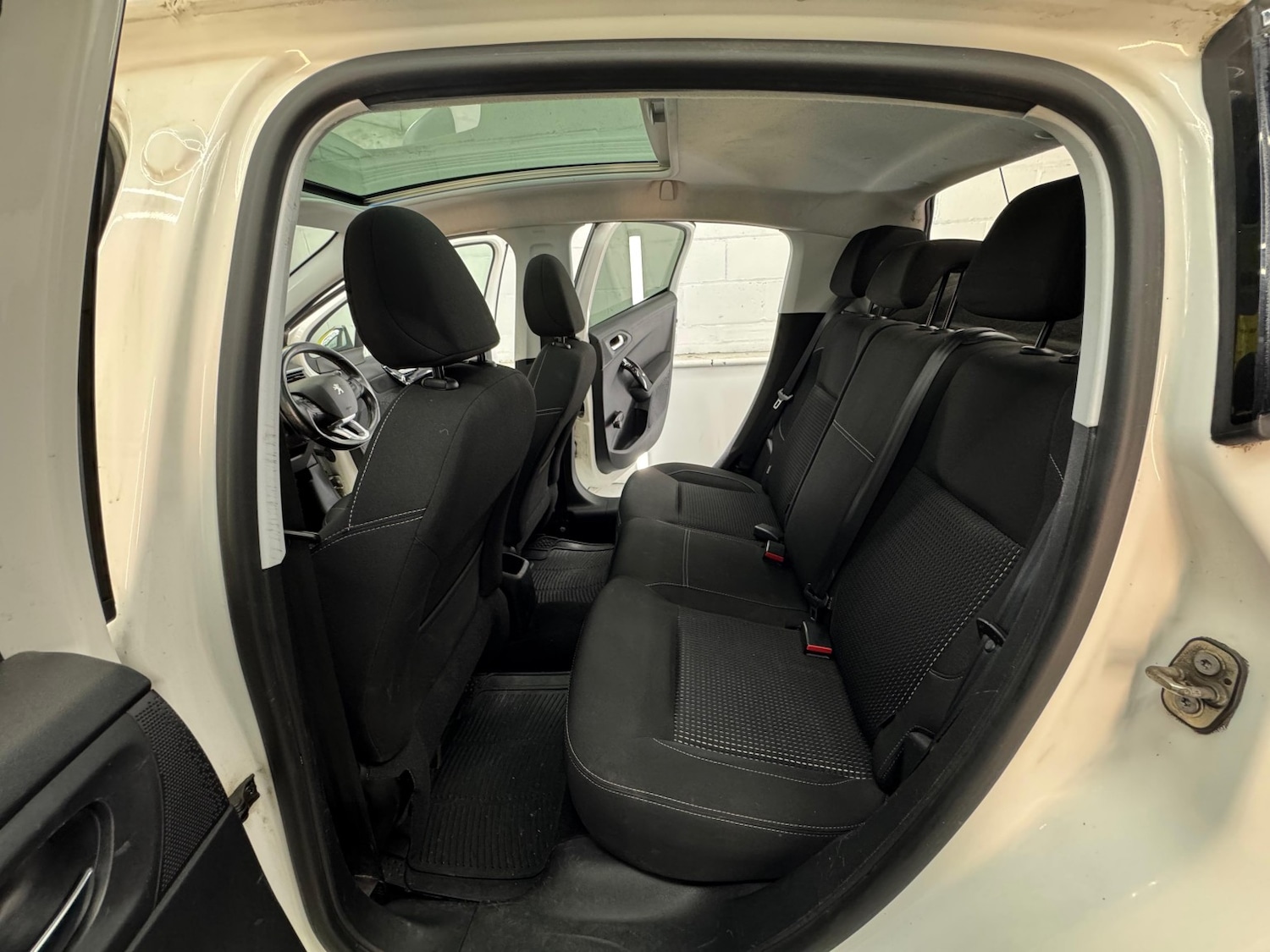 Used Peugeot 208 2016 for sale - 76421905: Photo 42