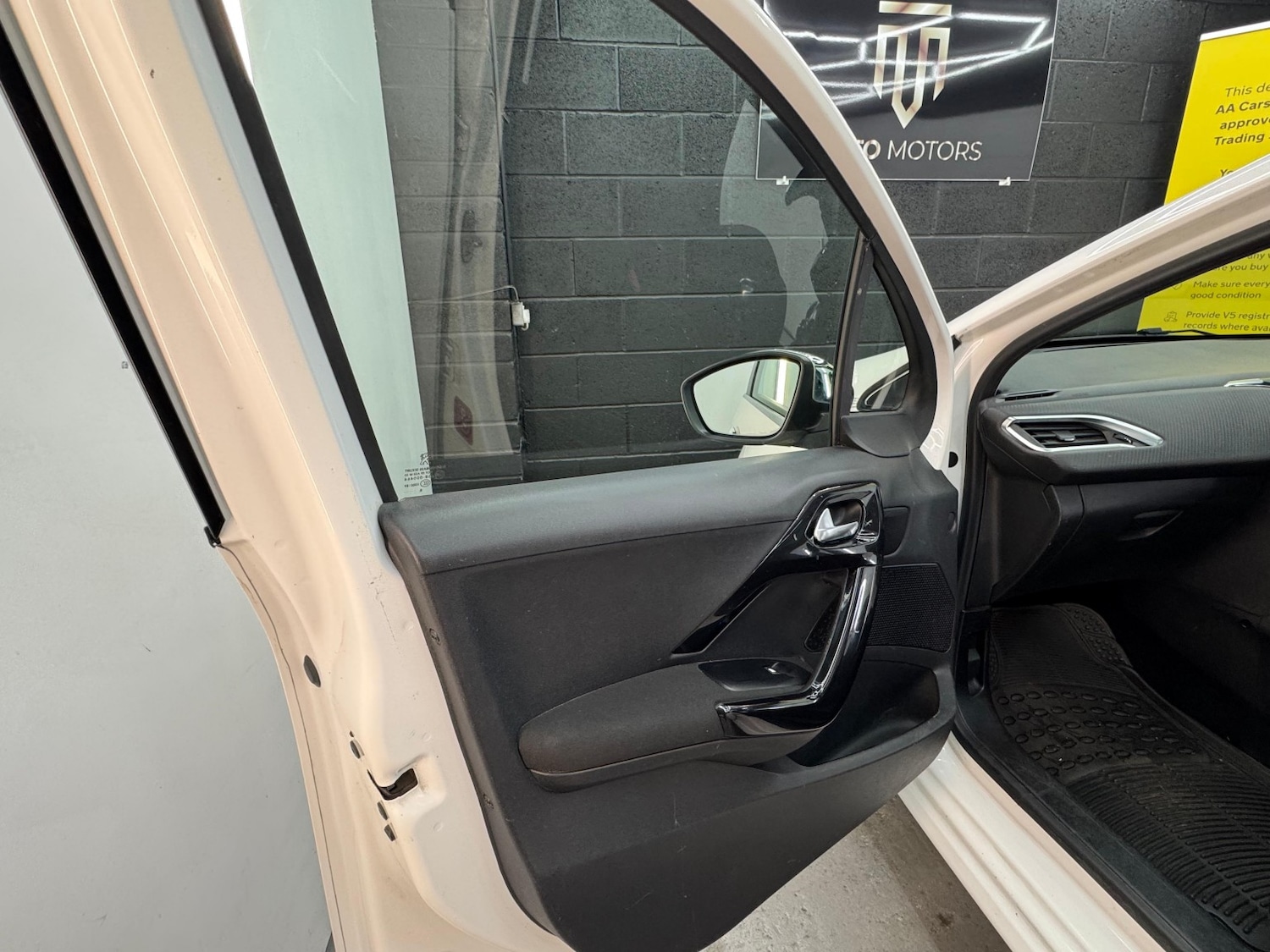 Used Peugeot 208 2016 for sale - 76421905: Photo 43