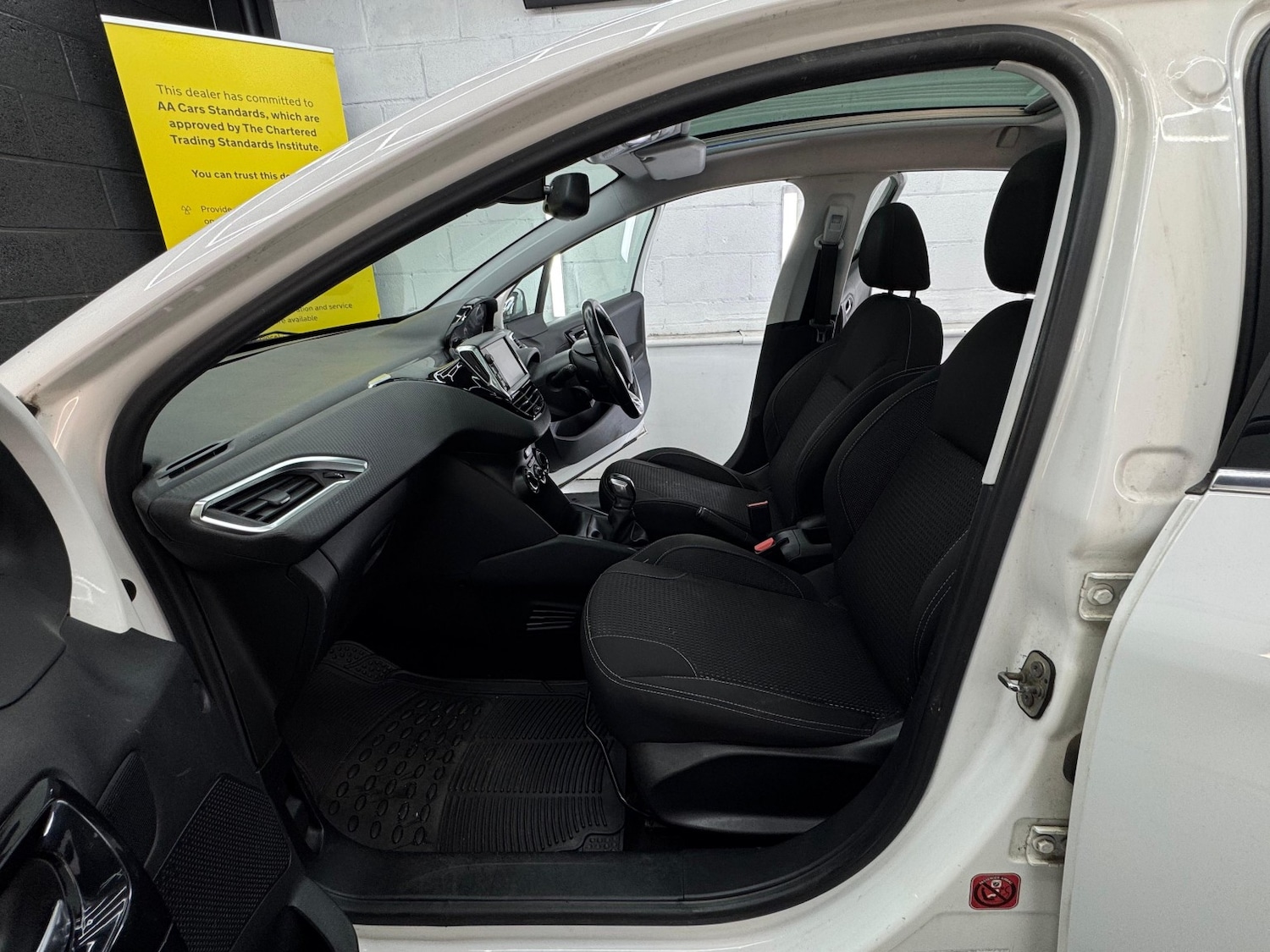 Used Peugeot 208 2016 for sale - 76421905: Photo 45