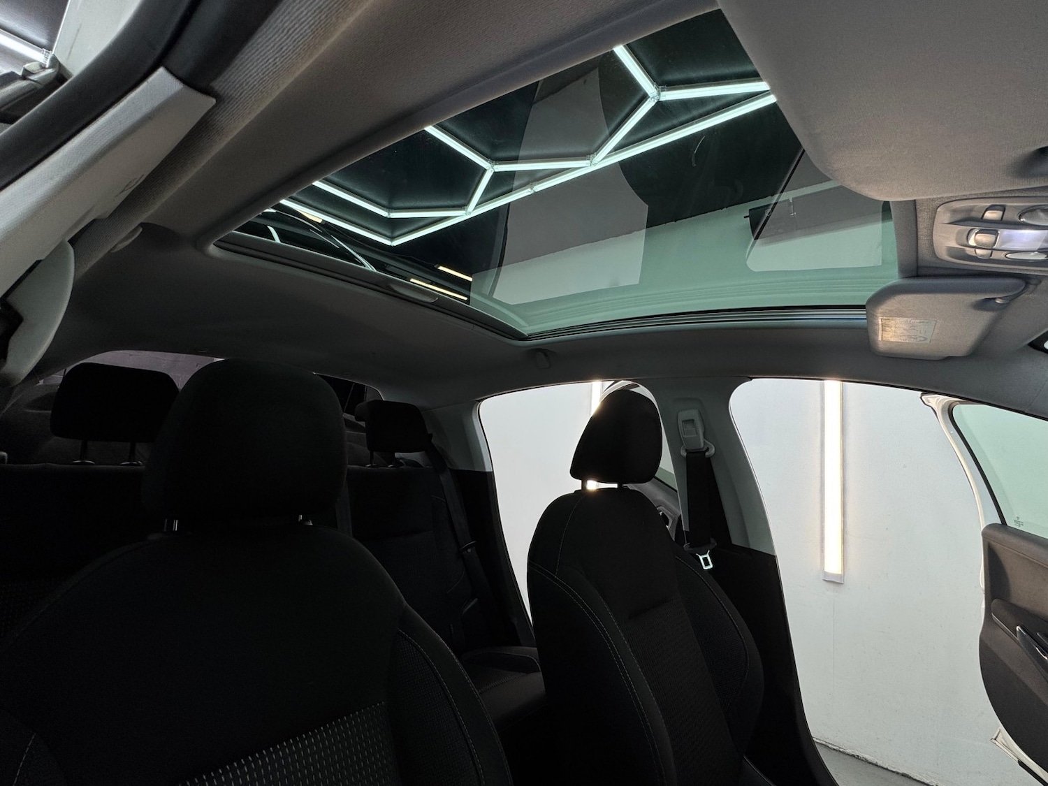 Used Peugeot 208 2016 for sale - 76421905: Photo 47