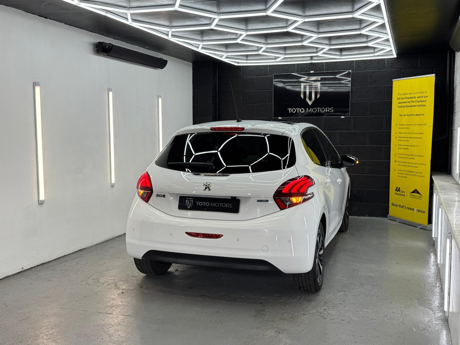 Used Peugeot 208 2016 for sale - 76421905: Photo 9