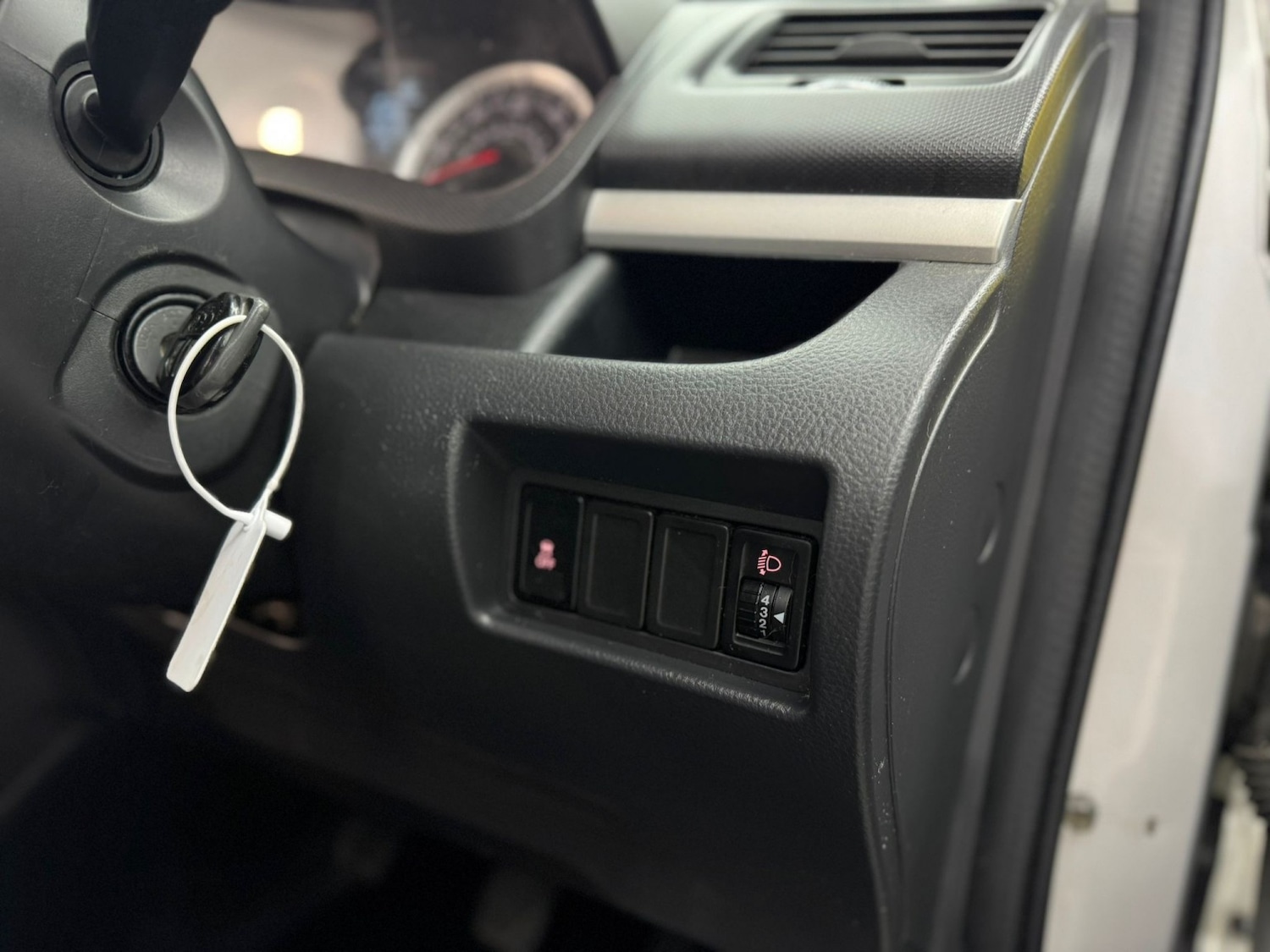 Used Suzuki Swift 2013 for sale - 76807279: Photo 23