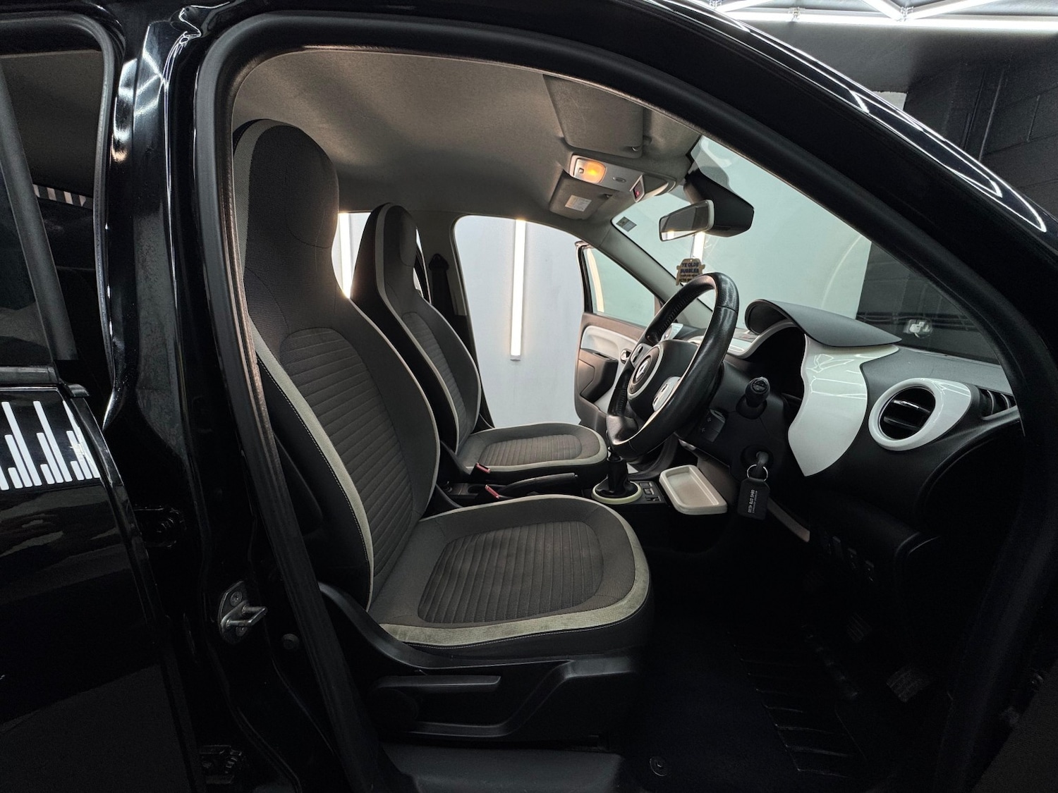 Used Renault Twingo 2015 for sale - 76751897: Photo 15