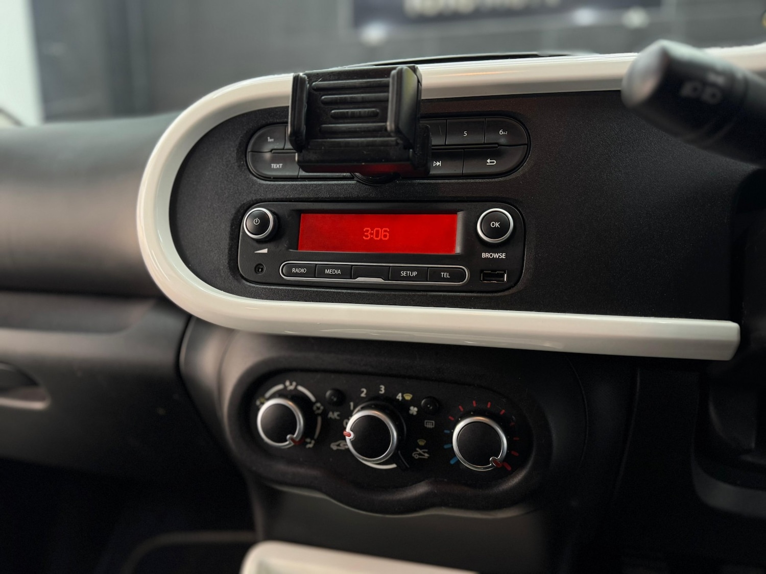 Used Renault Twingo 2015 for sale - 76751897: Photo 24