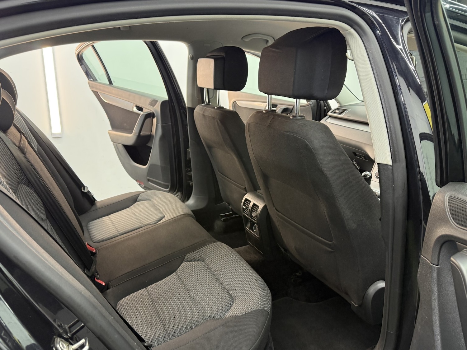 Used Volkswagen Passat 2013 for sale - 77241861: Photo 24