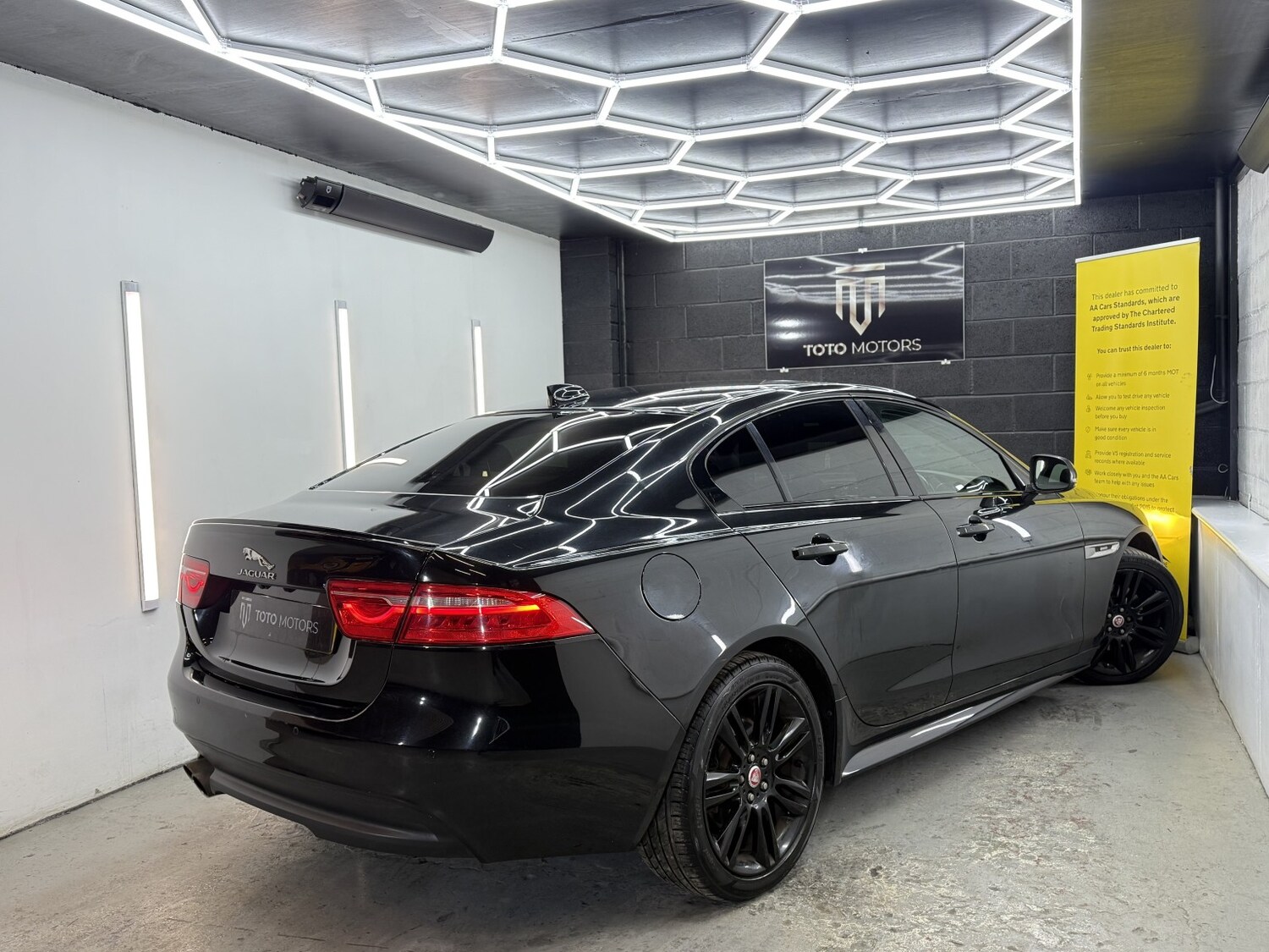 Used Jaguar XE 2017 for sale - 77562545: Photo 11