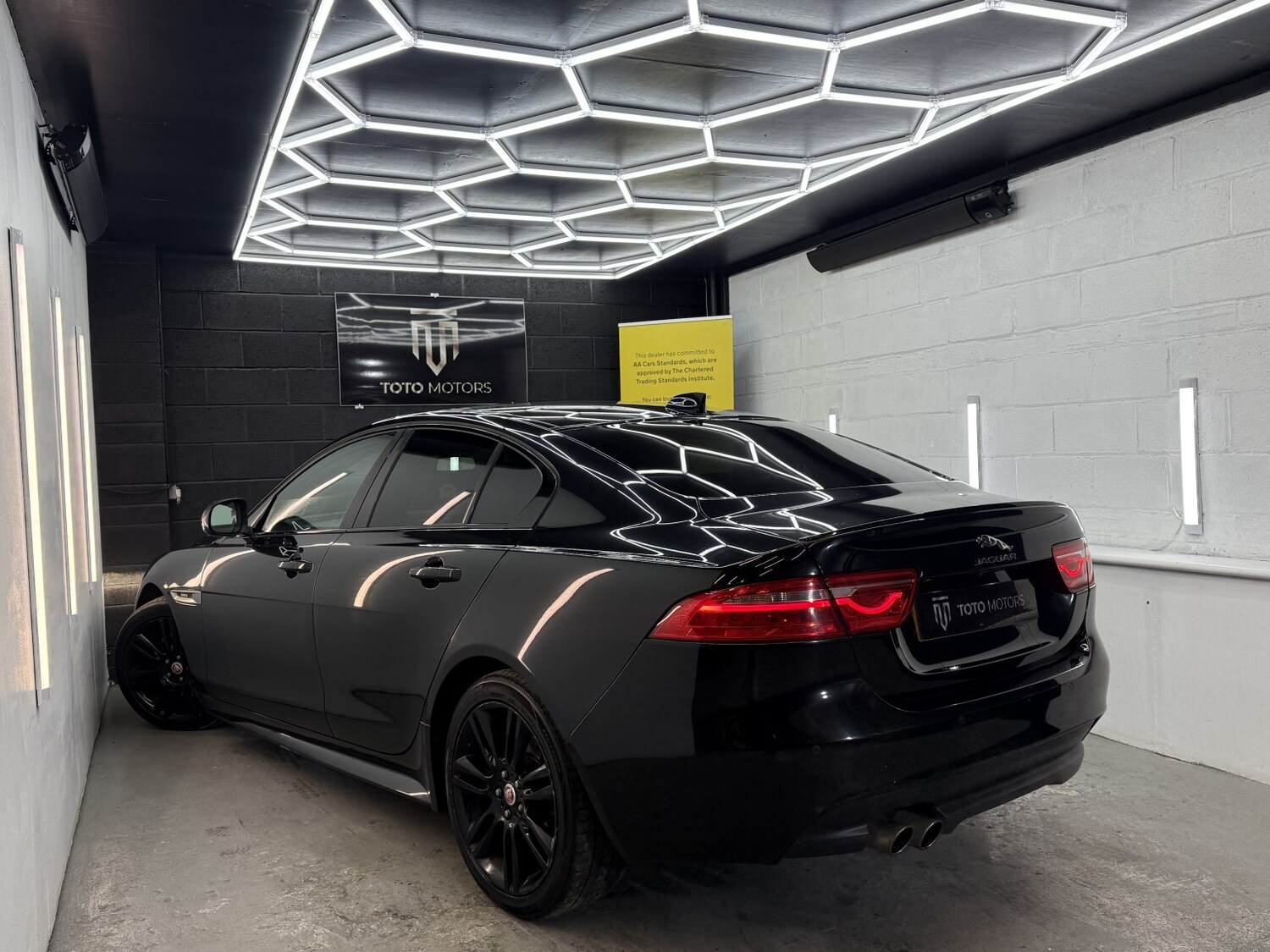 Used Jaguar XE 2017 for sale - 77562545: Photo 13