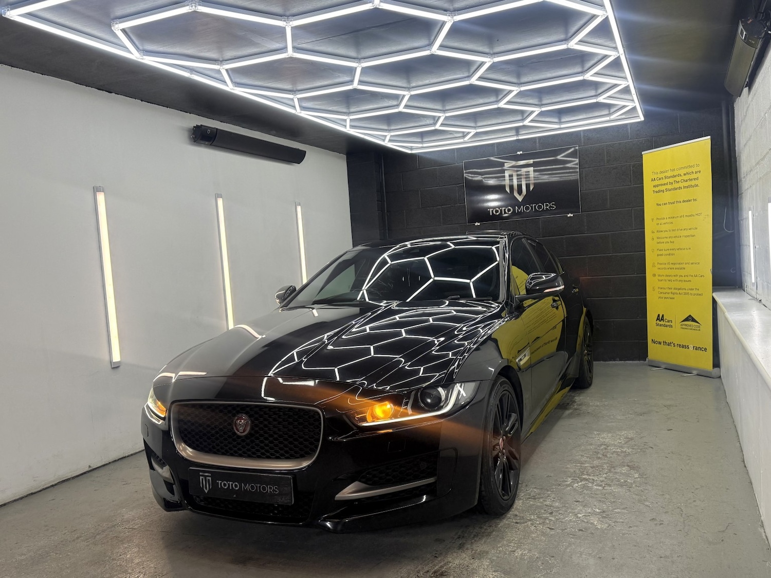 Used Jaguar XE 2017 for sale - 77562545: Photo 5