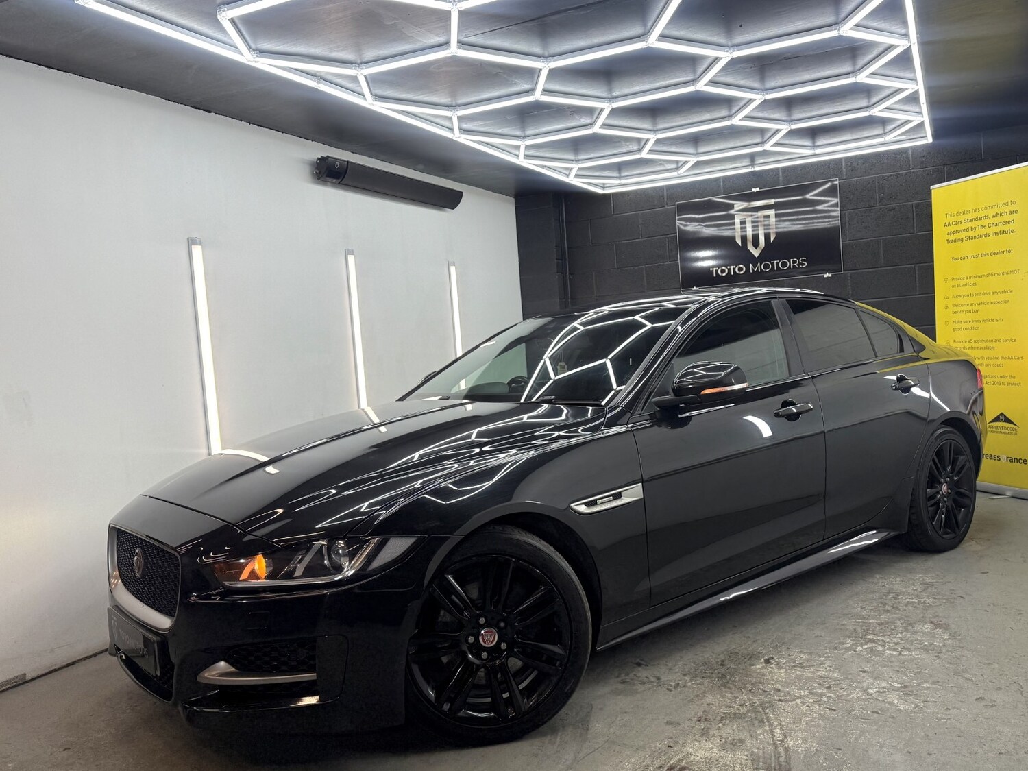 Used Jaguar XE 2017 for sale - 77562545: Photo 6