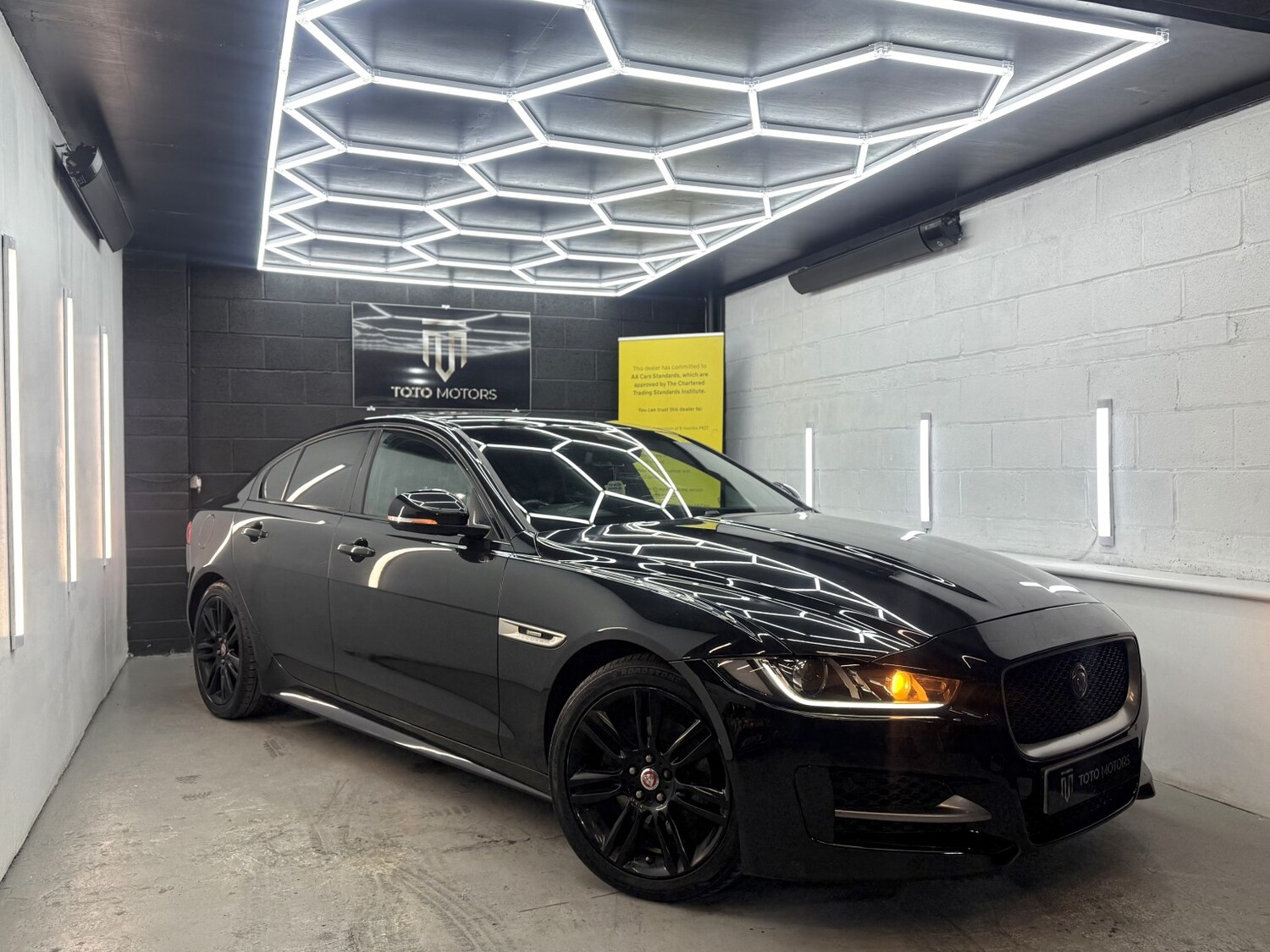 Used Jaguar XE 2017 for sale - 77562545: Photo 7